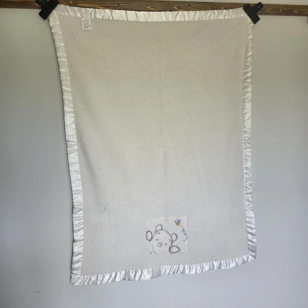 Winnie The Pooh Disney Plush White Sherpa Baby Blanket Satin Lining 27x39